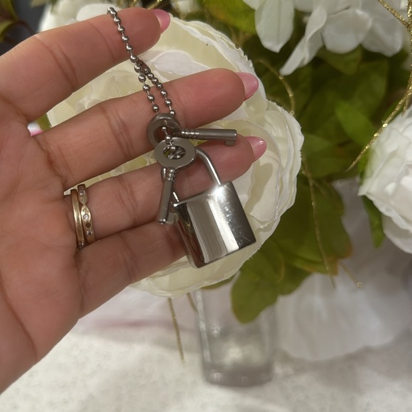 🤍✨Lock & Set of Keys ONLY - Picture 7 of 8